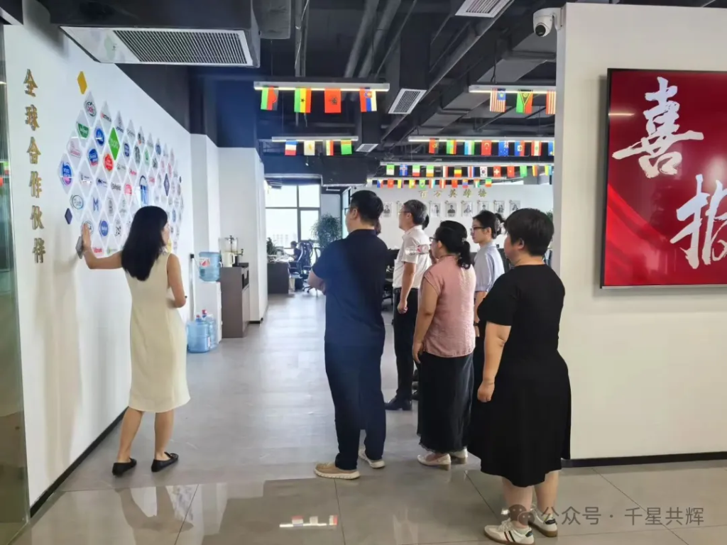 新闻资讯 | 政企同心谋发展！南开区商务局领导莅临千星共辉考察指导